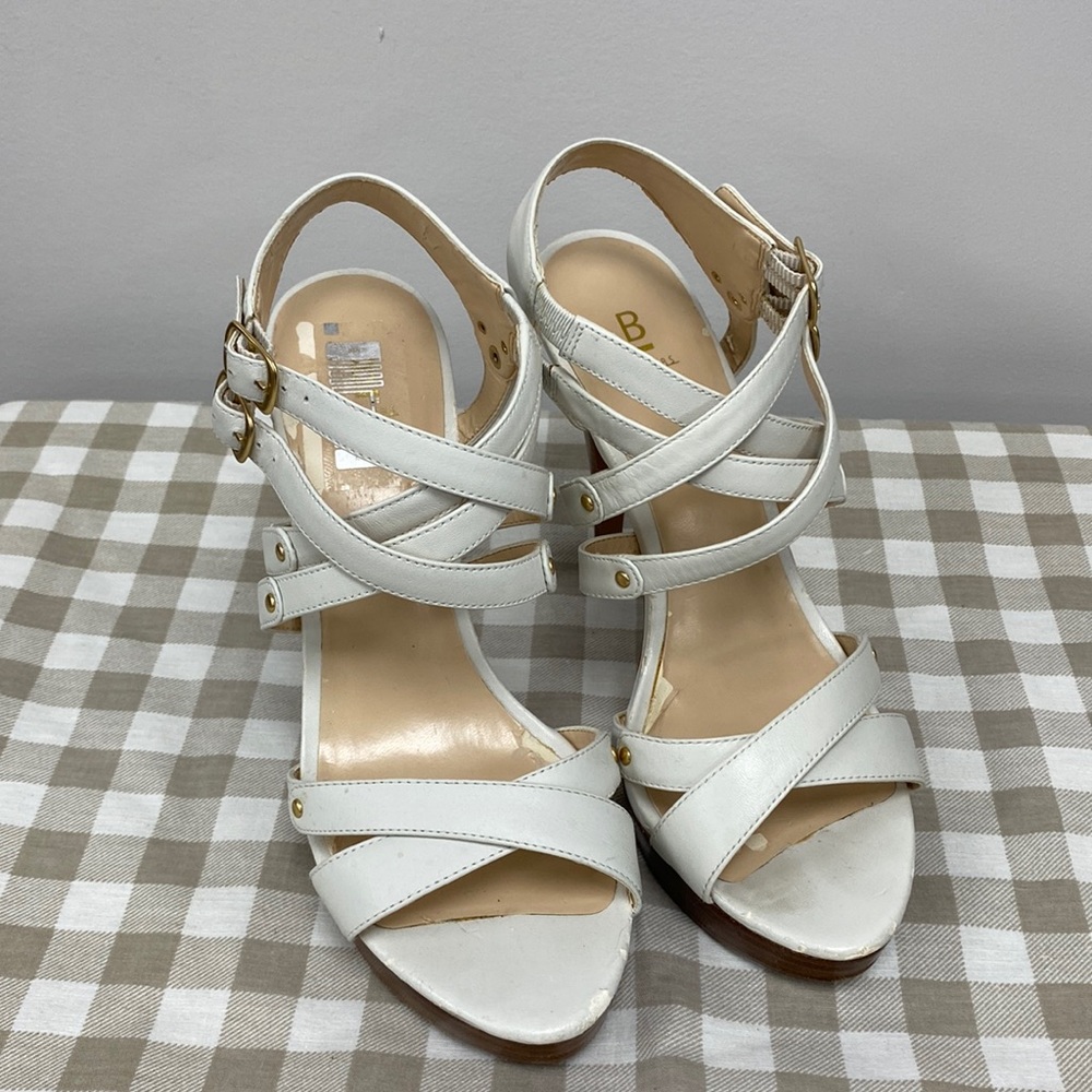 Women’s White Sandals 7-7.5